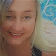 Profesora de arte con más de 20 años de trayectoria enseña dibujo y pintura